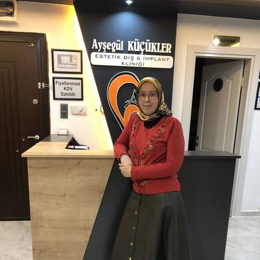 Diş hekimi Dr. Ayşegül Küçükler