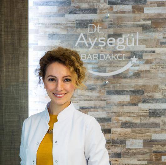 Diş hekimi Dt. Ayşegül Bardakcı