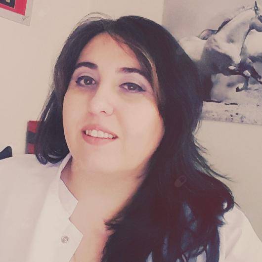 Diş hekimi Dr. Öğr. Üyesi Esra Bihter Gürler