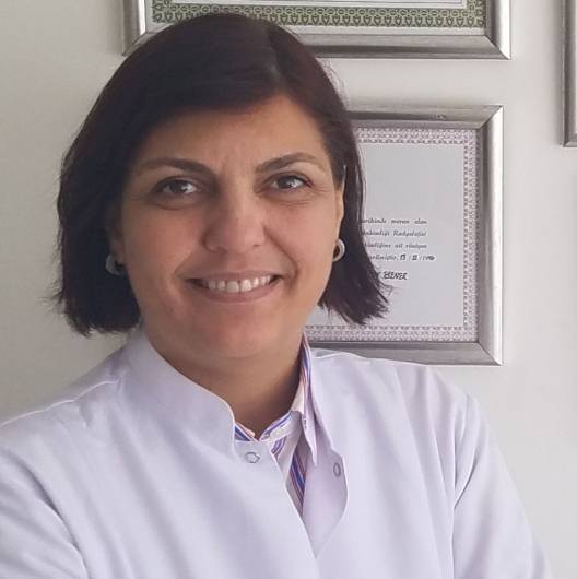 Diş hekimi Prof. Dr. Nilgün Öztürk