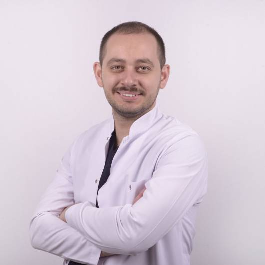 Diş hekimi Uzm. Dr. Ahmet Çalışkan