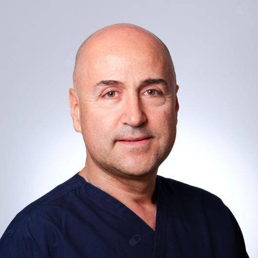Diş hekimi Prof. Dr. Ömer Kutay