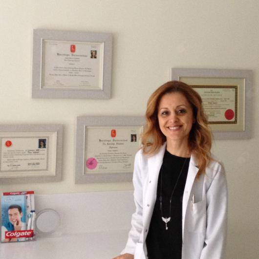 Diş hekimi Dr. Dt. Pınar Saatci